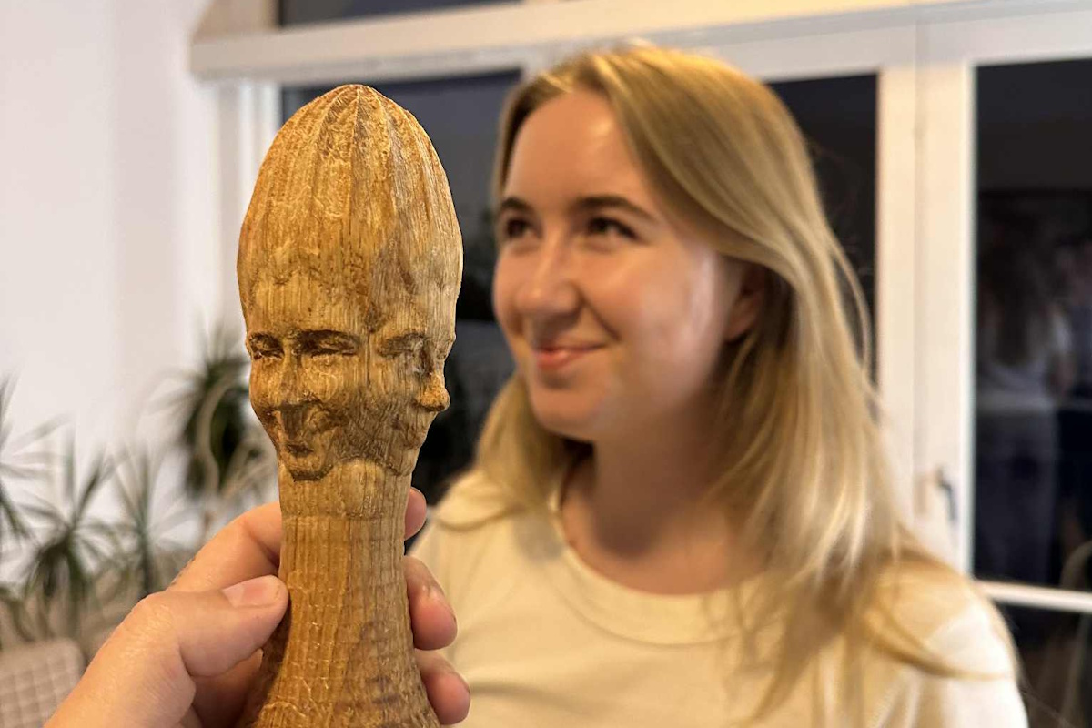 3D-scanning indgraveret i træ, viser præcist snedkerhåndværk og detaljeret design.